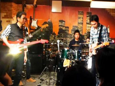 福岡の社会人バンドのライブイベントサークル、colorful(カラフル)に参加しているラッカサンです。